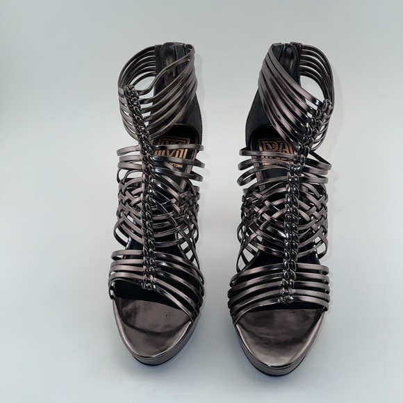 BNIB Pour La Victoire Pewter Mirror Silver Gladiator Platform Sandals Size 8.5 - Picture 3 of 8